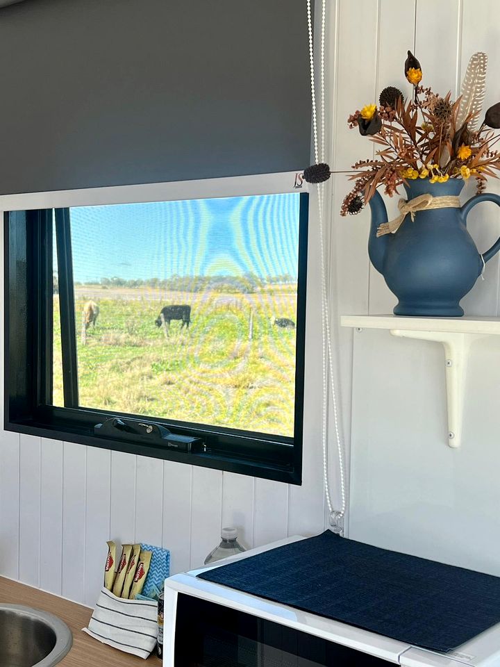 Beautiful Tiny House with Fantastic Vistas in Irongate, Queensland