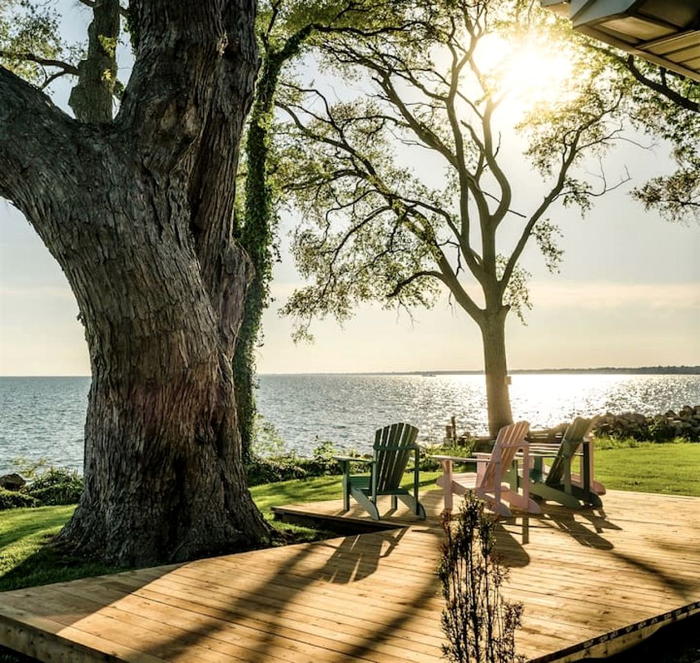 Peaceful Cottage with Hot-Tub and Breathtaking Views in Ontario