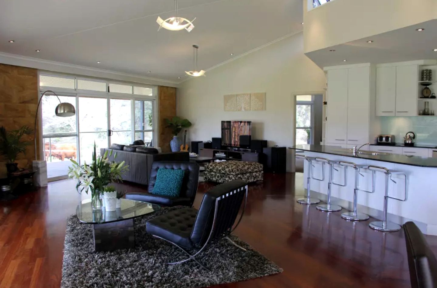 Rotating Cottage Rental with Panoramic Views in Caffrey's Flat, New South Wales