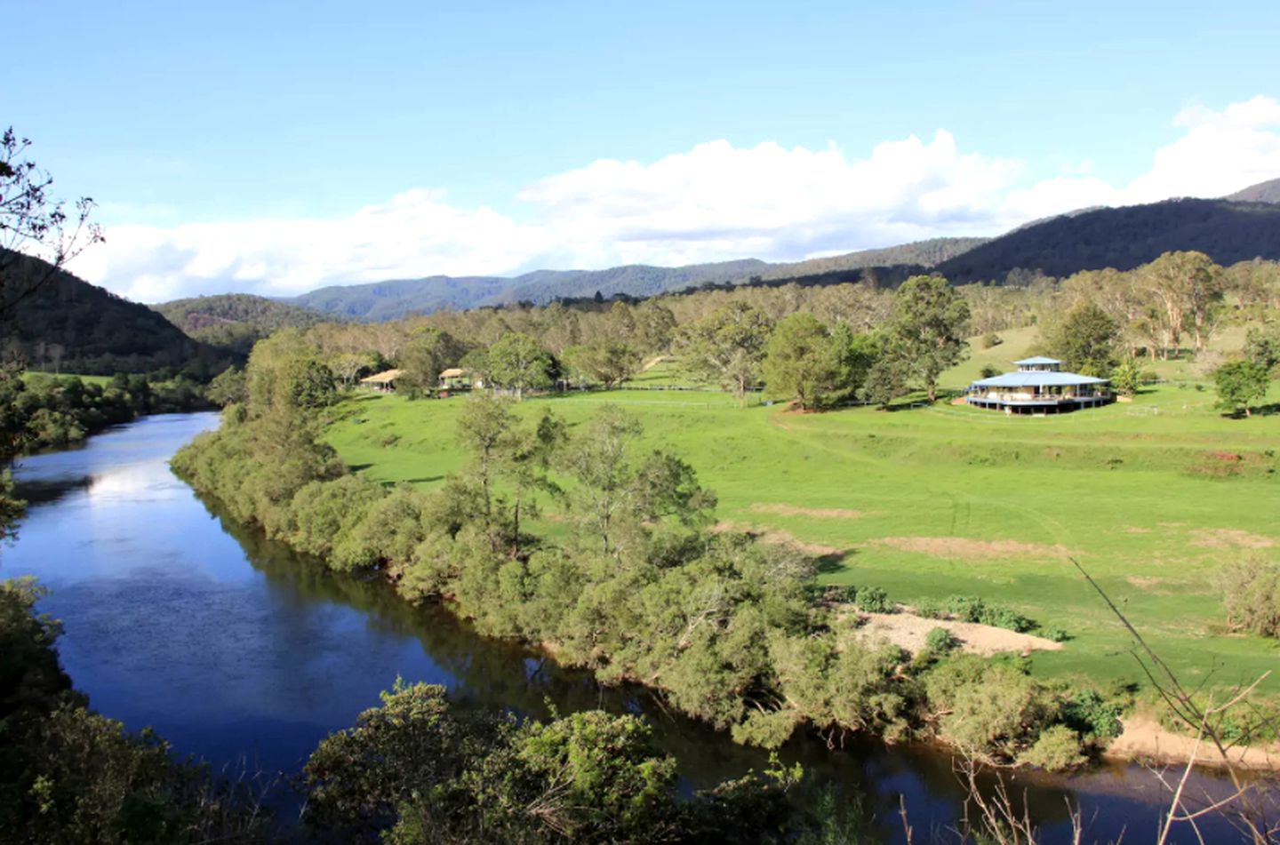 Rotating Cottage Rental with Panoramic Views in Caffrey's Flat, New South Wales