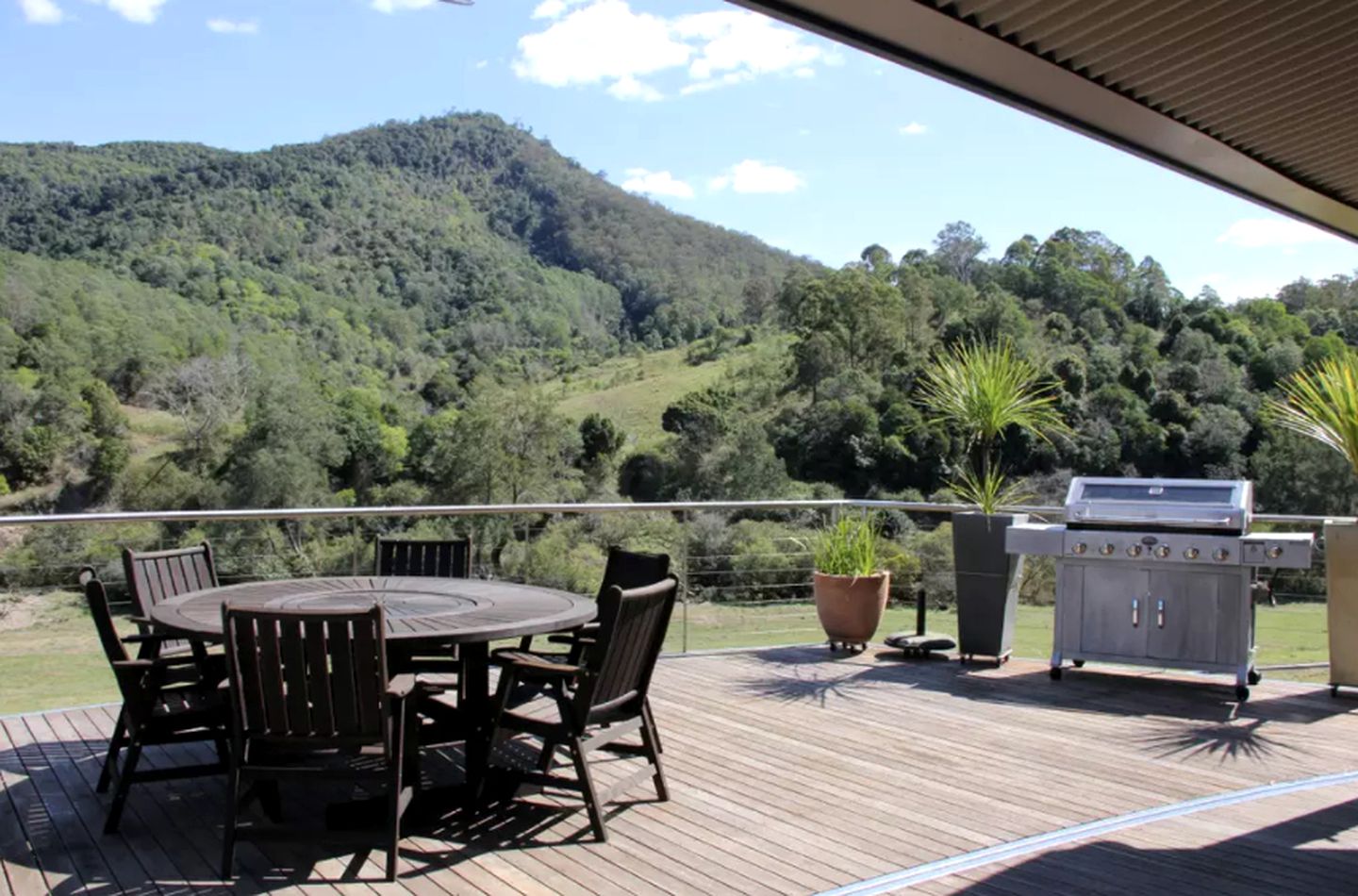 Rotating Cottage Rental with Panoramic Views in Caffrey's Flat, New South Wales
