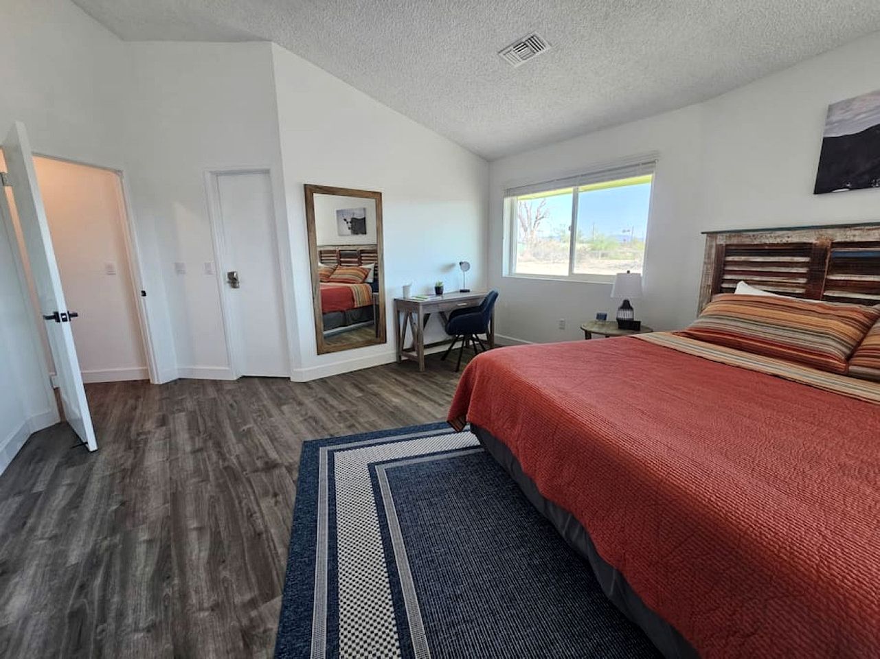 Unique Round Cabin Ideal for Groups Getaways in California