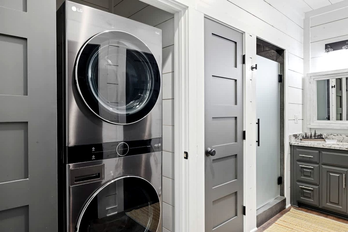 Cozy Woodland Cabin with Hot Tub & Fire Pit Near Broken Bow Lake, Broken Bow OK