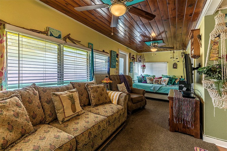 Whimsical Mermaid Retreat with Private Deck in Bacliff, Texas
