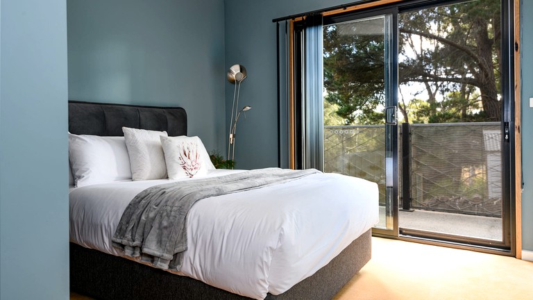 Incredible Cabin with Game Room and Fireplace in Daylesford, Victoria