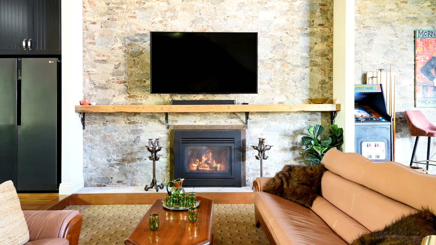 Incredible Cabin with Game Room and Fireplace in Daylesford, Victoria