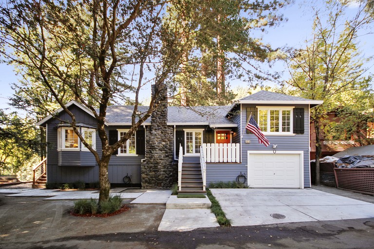 Stunning Cottage with Hot-tub in Guerneville, California