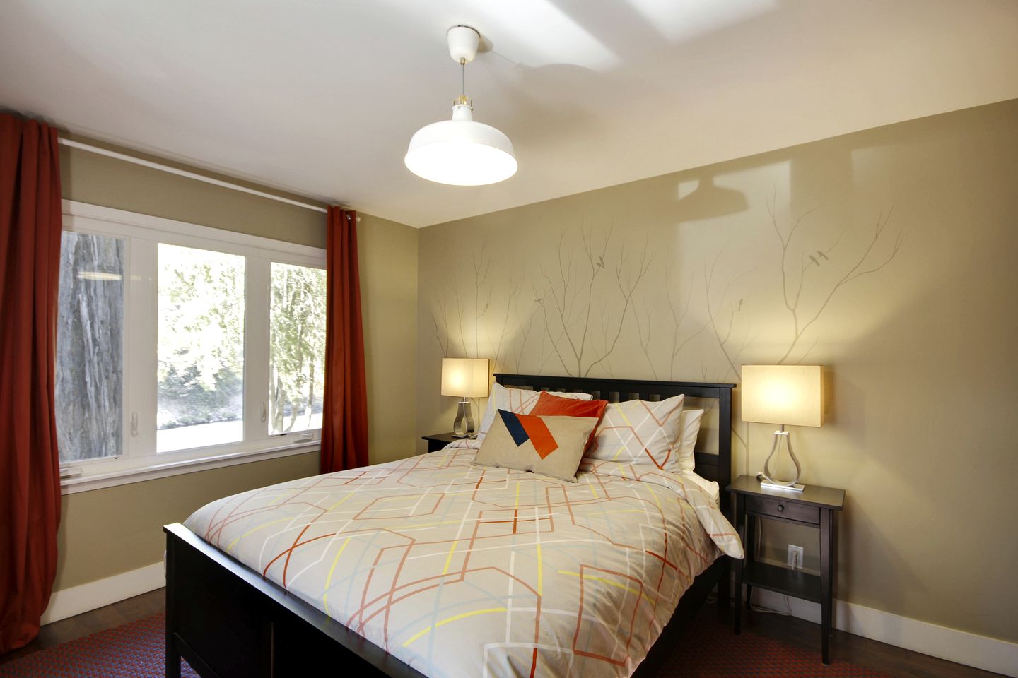 Stunning Cottage with Hot-tub in Guerneville, California