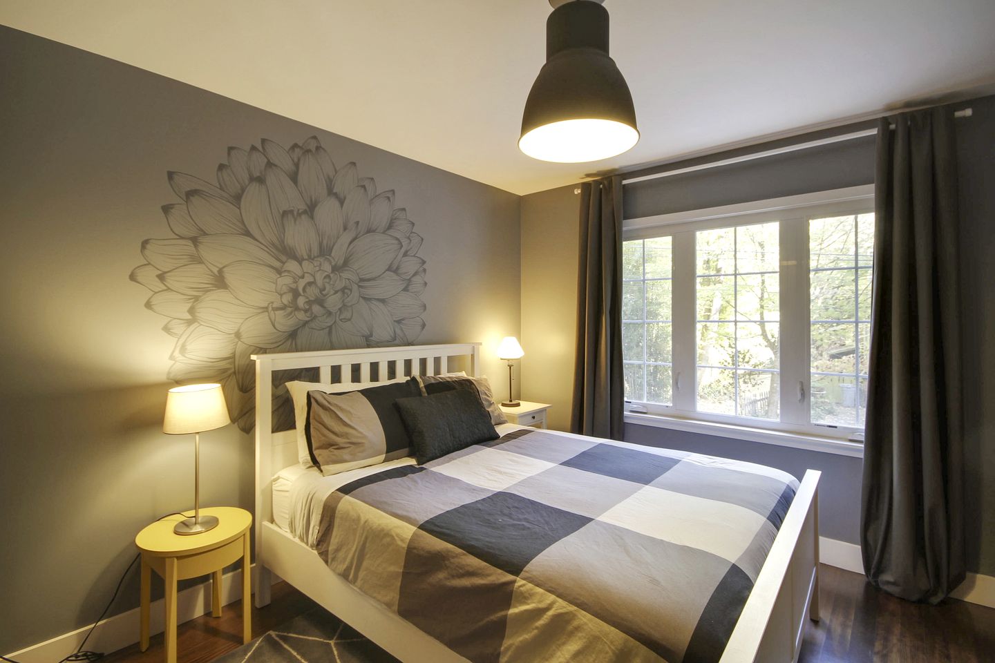 Stunning Cottage with Hot-tub in Guerneville, California