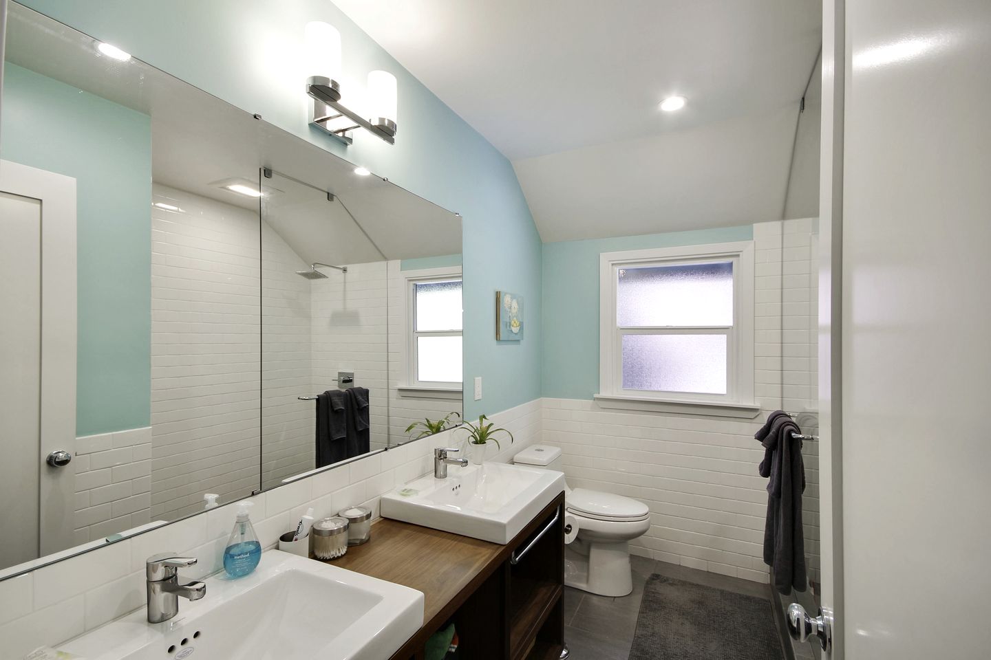 Stunning Cottage with Hot-tub in Guerneville, California