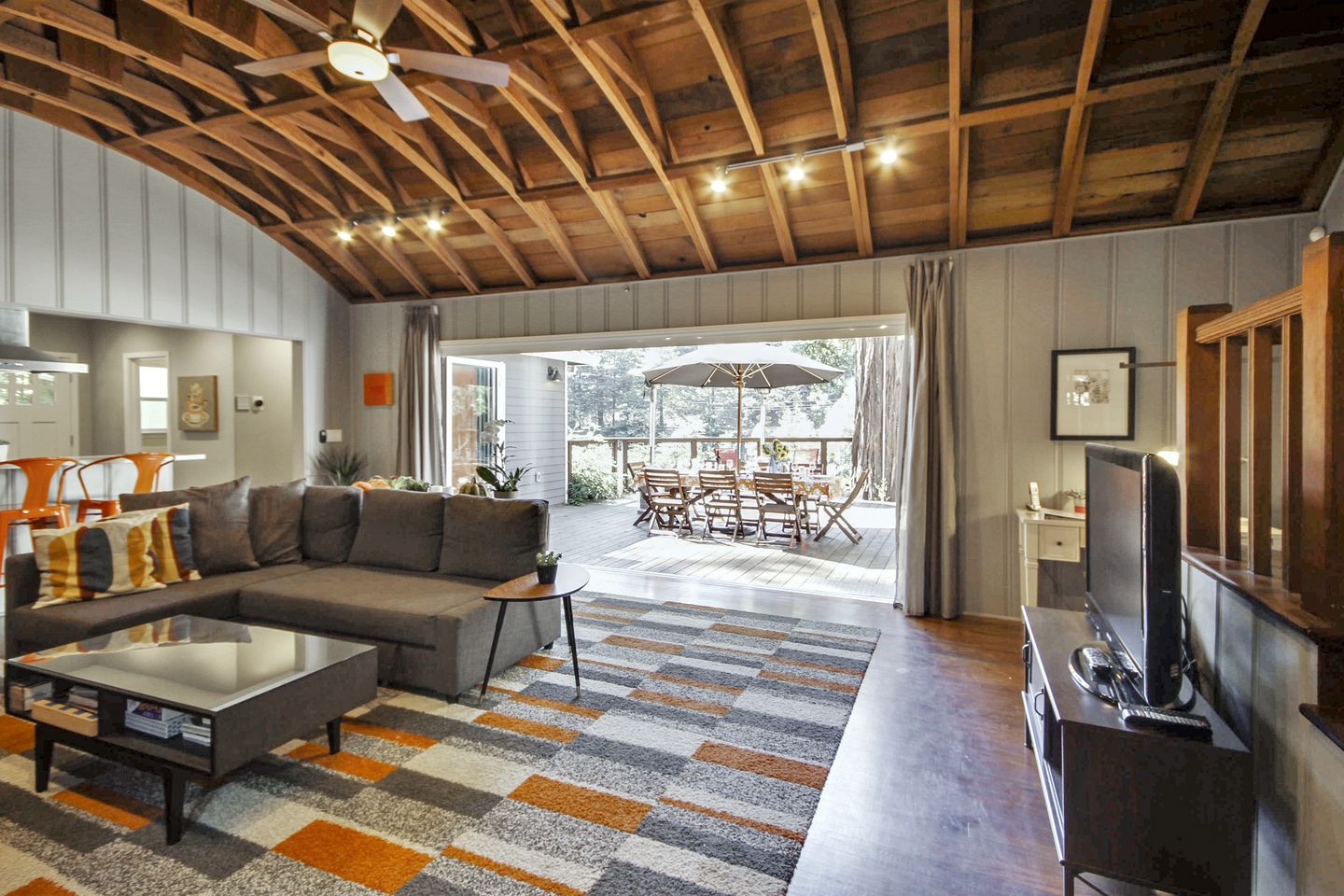 Stunning Cottage with Hot-tub in Guerneville, California