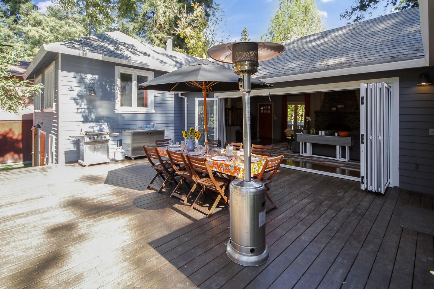 Stunning Cottage with Hot-tub in Guerneville, California