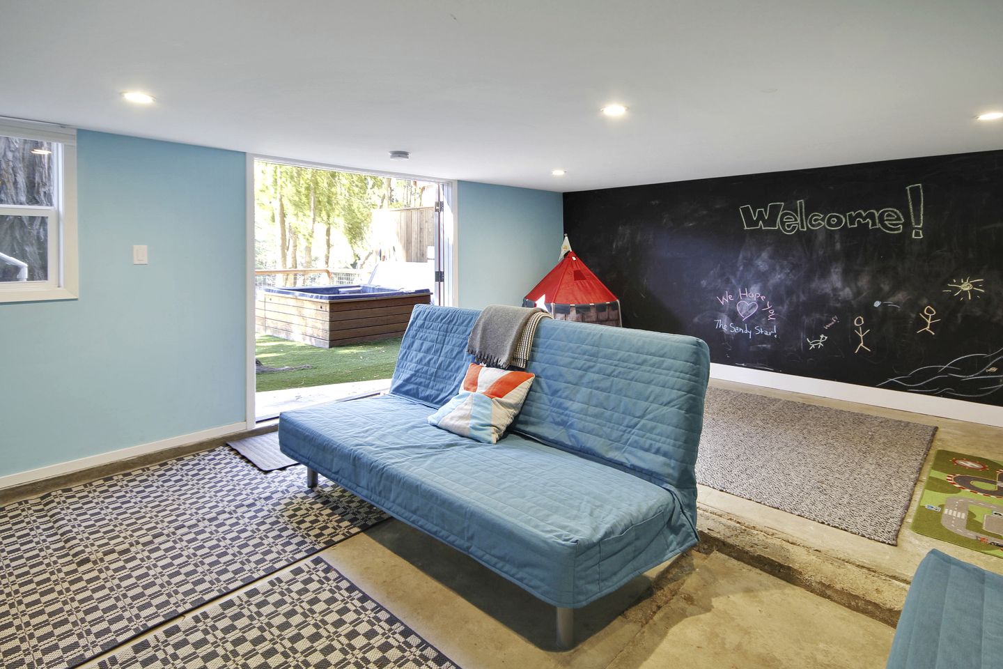 Stunning Cottage with Hot-tub in Guerneville, California