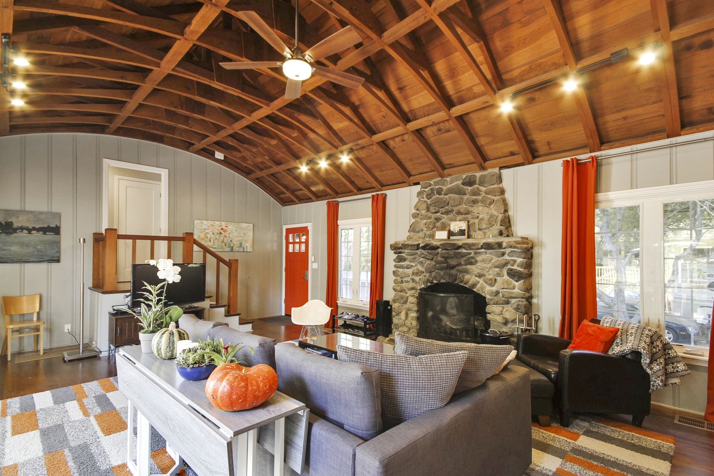 Stunning Cottage with Hot-tub in Guerneville, California