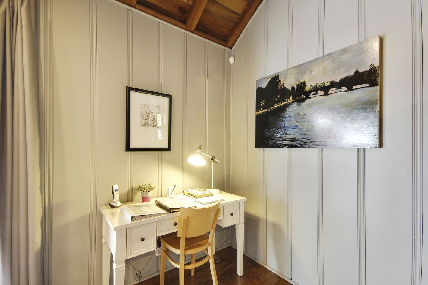 Stunning Cottage with Hot-tub in Guerneville, California