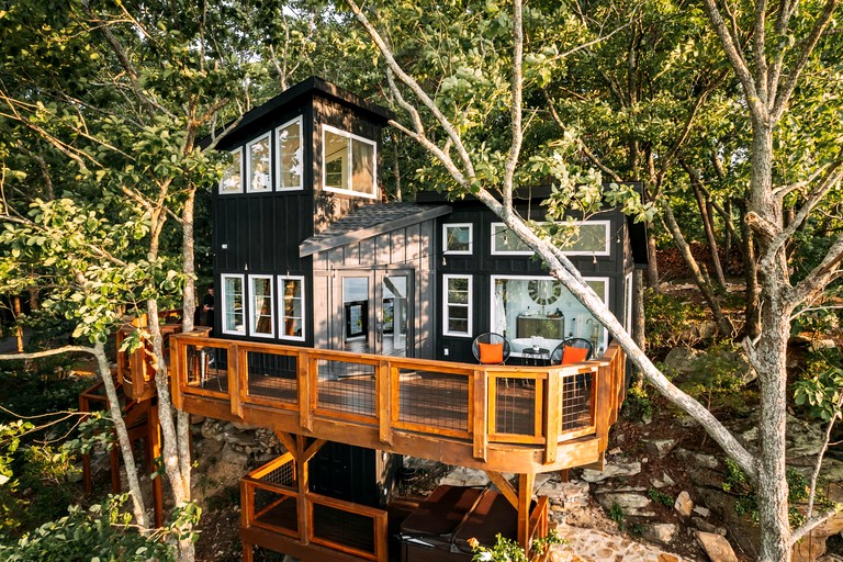 Breathtaking Tree House with Jacuzzi and Lofted Interior in Georgia