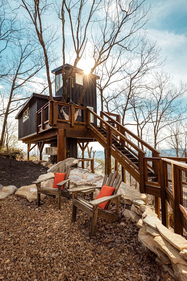 Breathtaking Tree House with Jacuzzi and Lofted Interior in Georgia