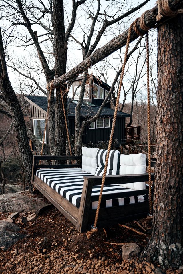 Breathtaking Tree House with Jacuzzi and Lofted Interior in Georgia
