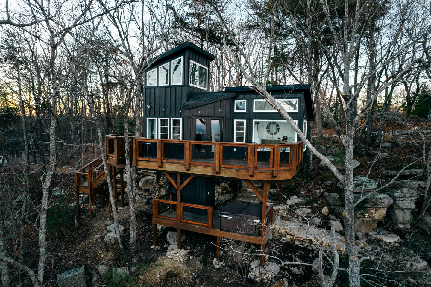 Breathtaking Tree House with Jacuzzi and Lofted Interior in Georgia