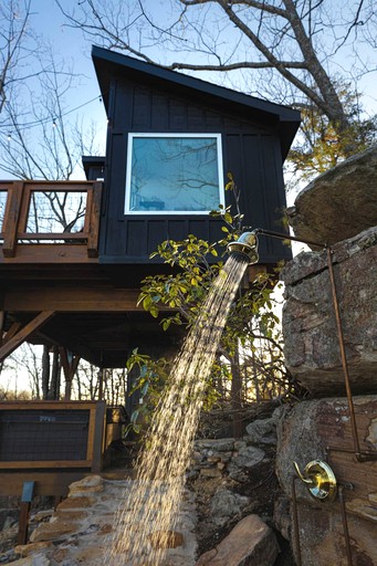 Tree Houses (United States of America, Rising Fawn, Georgia)