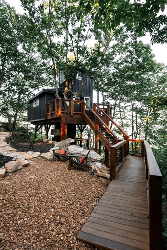 Tree Houses (United States of America, Rising Fawn, Georgia)