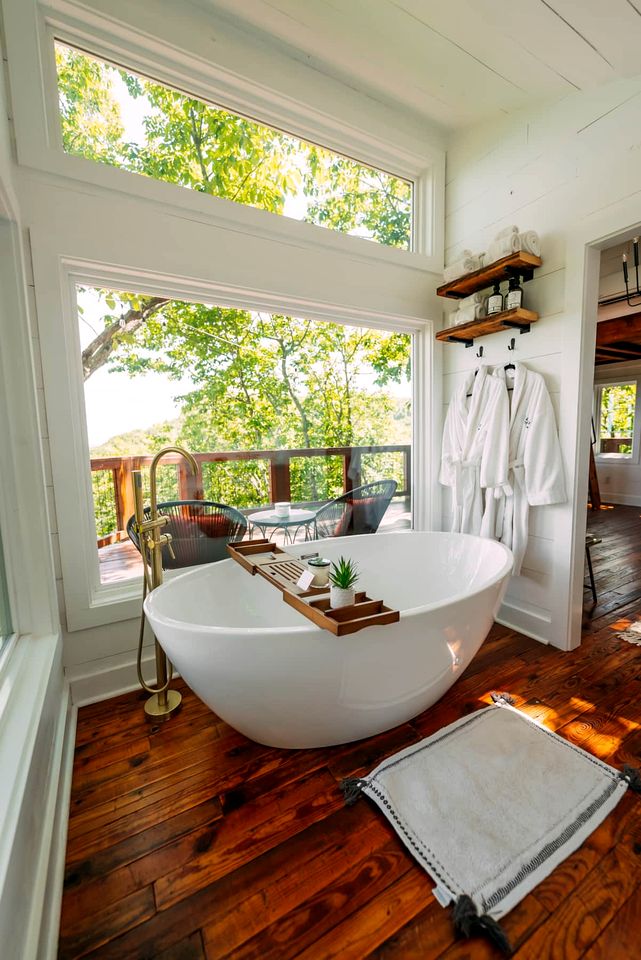 Breathtaking Tree House with Jacuzzi and Lofted Interior in Georgia