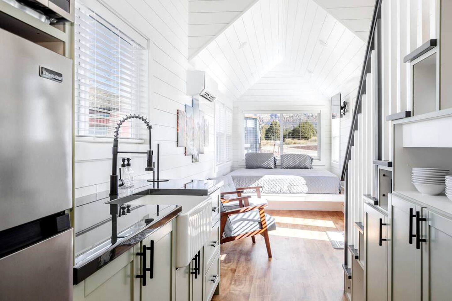 Tiny House Tranquility: Fully Equipped Original Retreat in Apple Valley