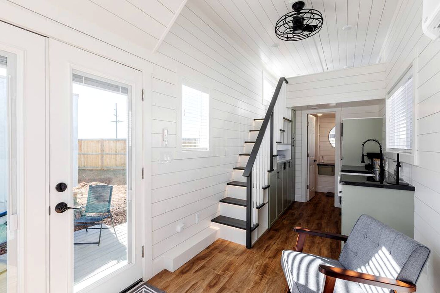 Tiny House Tranquility: Fully Equipped Original Retreat in Apple Valley