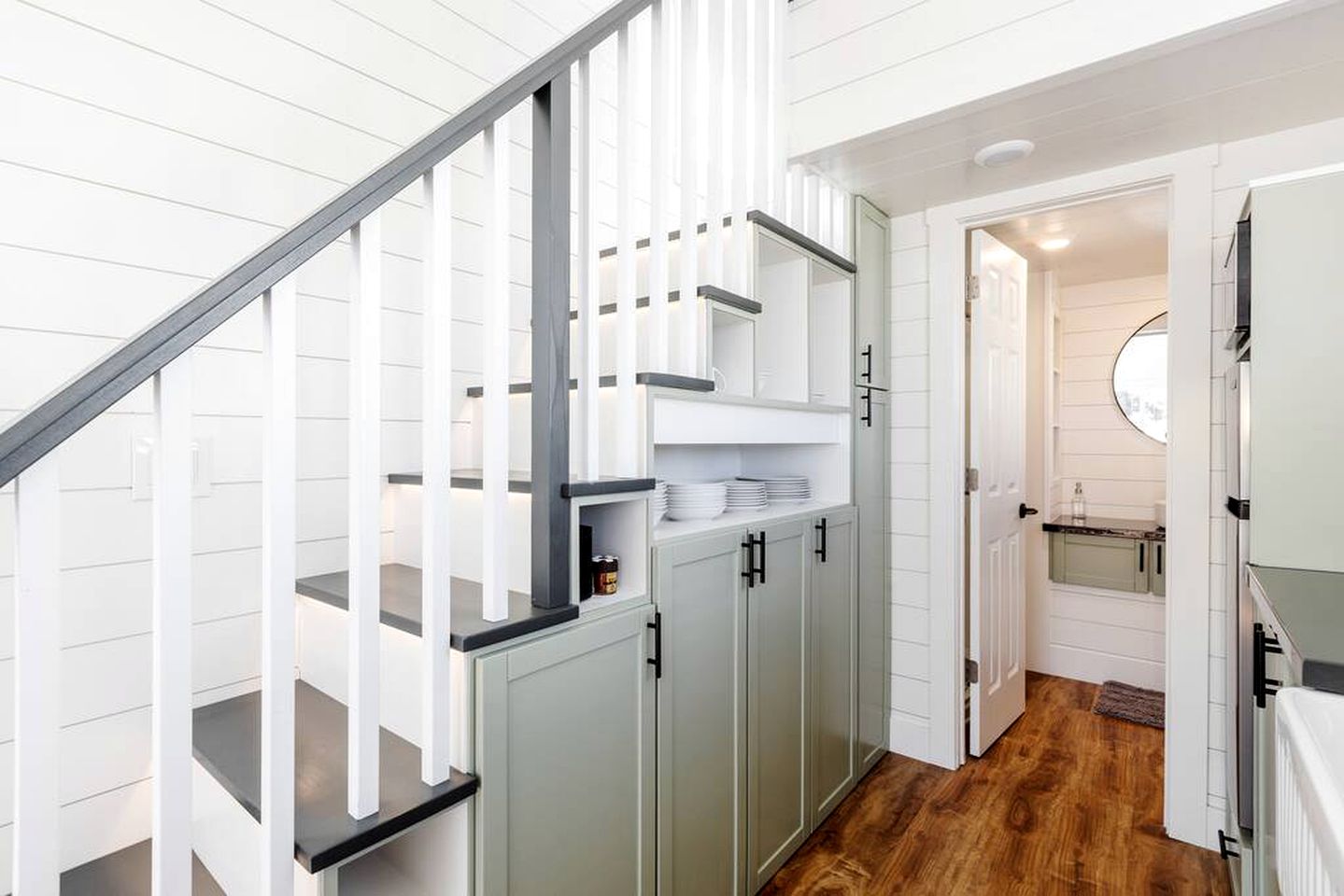 Tiny House Tranquility: Fully Equipped Original Retreat in Apple Valley