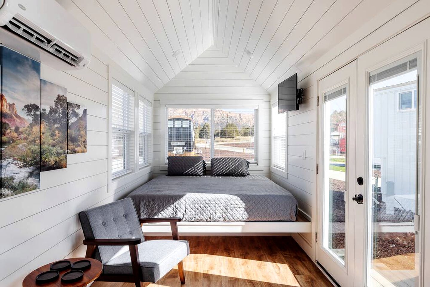 Tiny House Tranquility: Fully Equipped Original Retreat in Apple Valley
