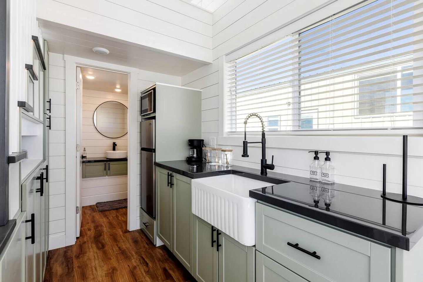 Tiny House Tranquility: Fully Equipped Original Retreat in Apple Valley