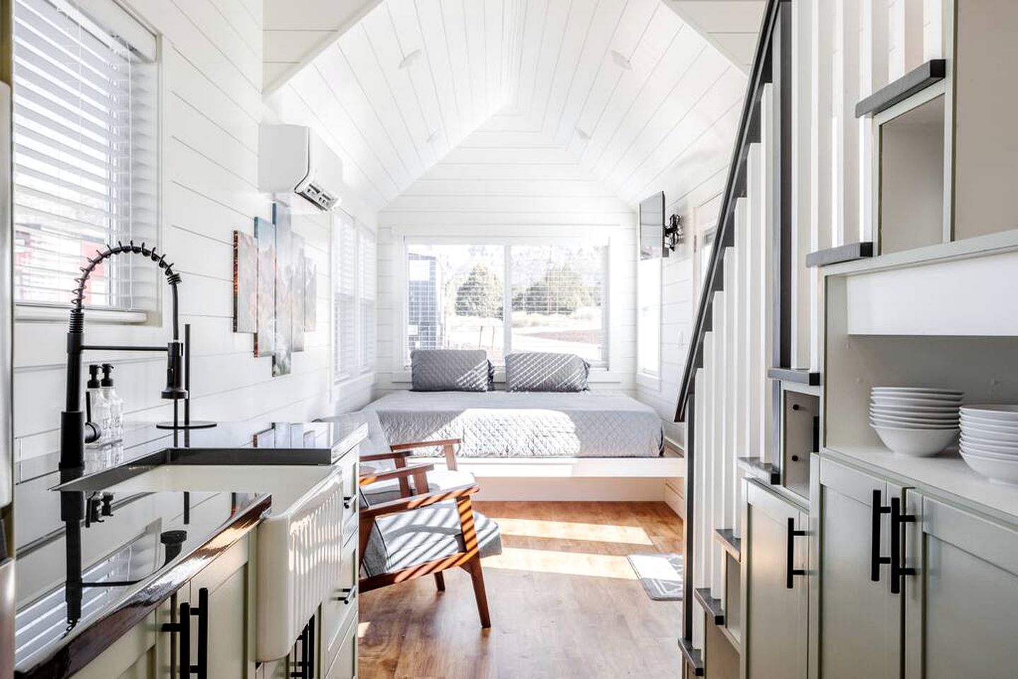 Tiny House Tranquility: Fully Equipped Original Retreat in Apple Valley