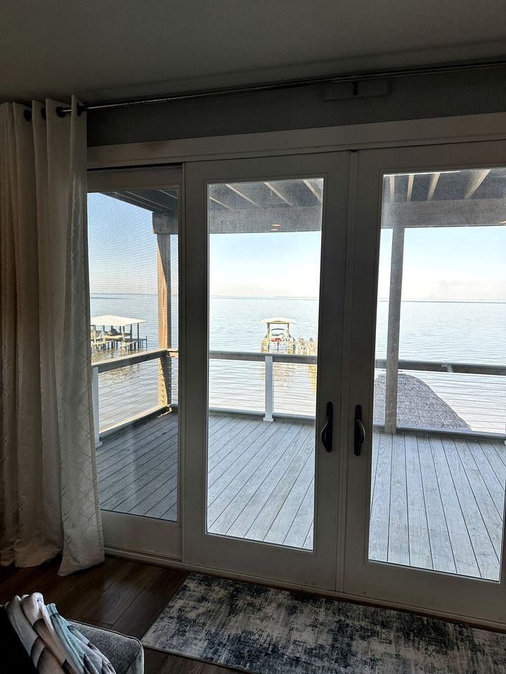 Luxury Bayfront Escape with Hot Tub & Fireplaces in Bacliff, Texas