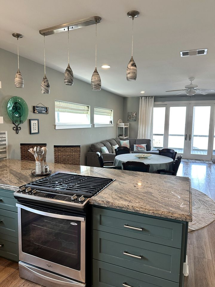 Luxury Bayfront Escape with Hot Tub & Fireplaces in Bacliff, Texas