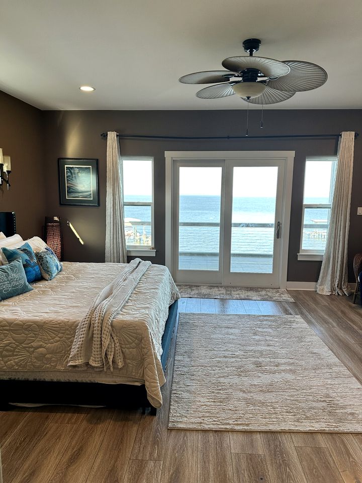 Luxury Bayfront Escape with Hot Tub & Fireplaces in Bacliff, Texas