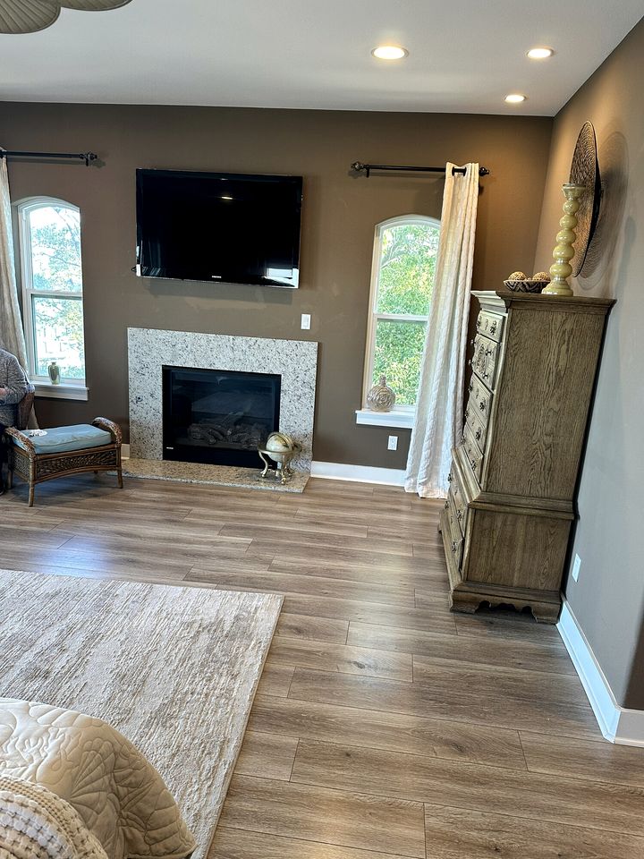 Luxury Bayfront Escape with Hot Tub & Fireplaces in Bacliff, Texas