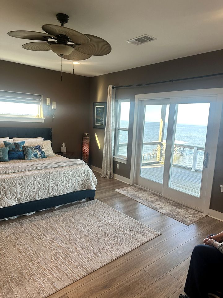Luxury Bayfront Escape with Hot Tub & Fireplaces in Bacliff, Texas