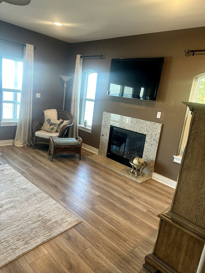 Luxury Bayfront Escape with Hot Tub & Fireplaces in Bacliff, Texas
