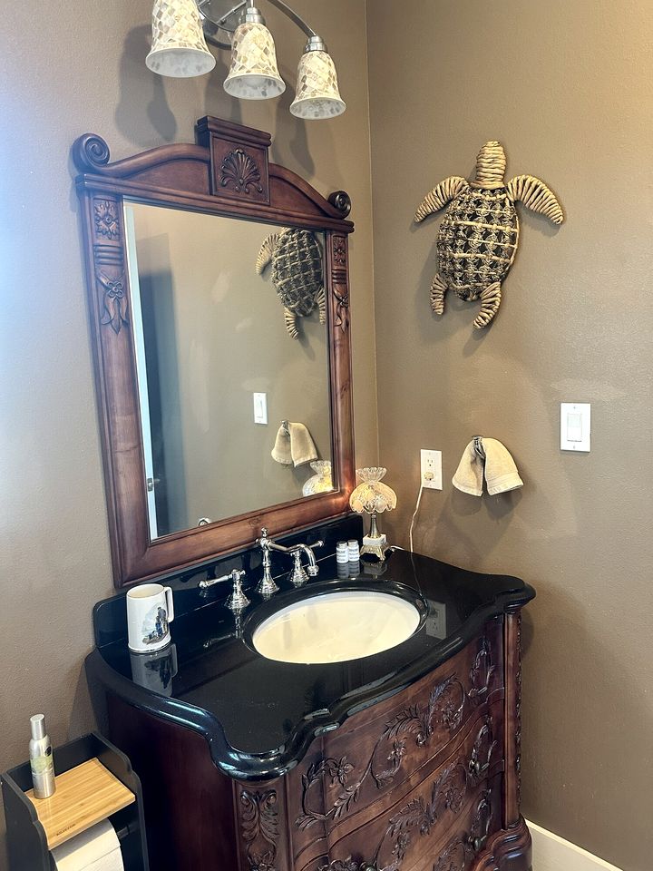 Luxury Bayfront Escape with Hot Tub & Fireplaces in Bacliff, Texas