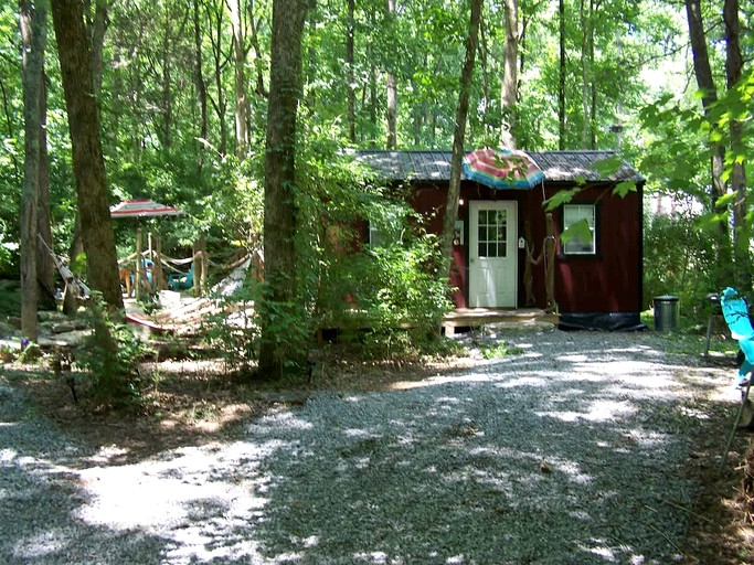 Secluded Sedona Tiny House in Woods Near Lake | Fire Pit, Hammocks, Full Kitchen & Breakfast