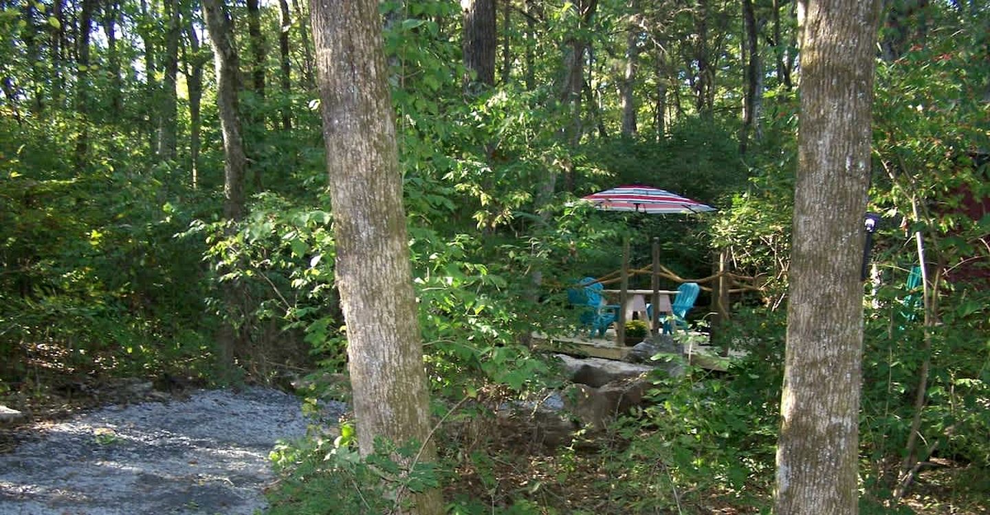 Secluded Sedona Tiny House in Woods Near Lake | Fire Pit, Hammocks, Full Kitchen & Breakfast