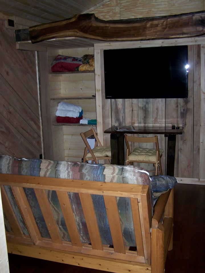 Secluded Sedona Tiny House in Woods Near Lake | Fire Pit, Hammocks, Full Kitchen & Breakfast