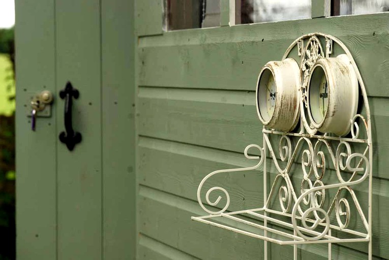 Huts (Oswestry, England, United Kingdom)