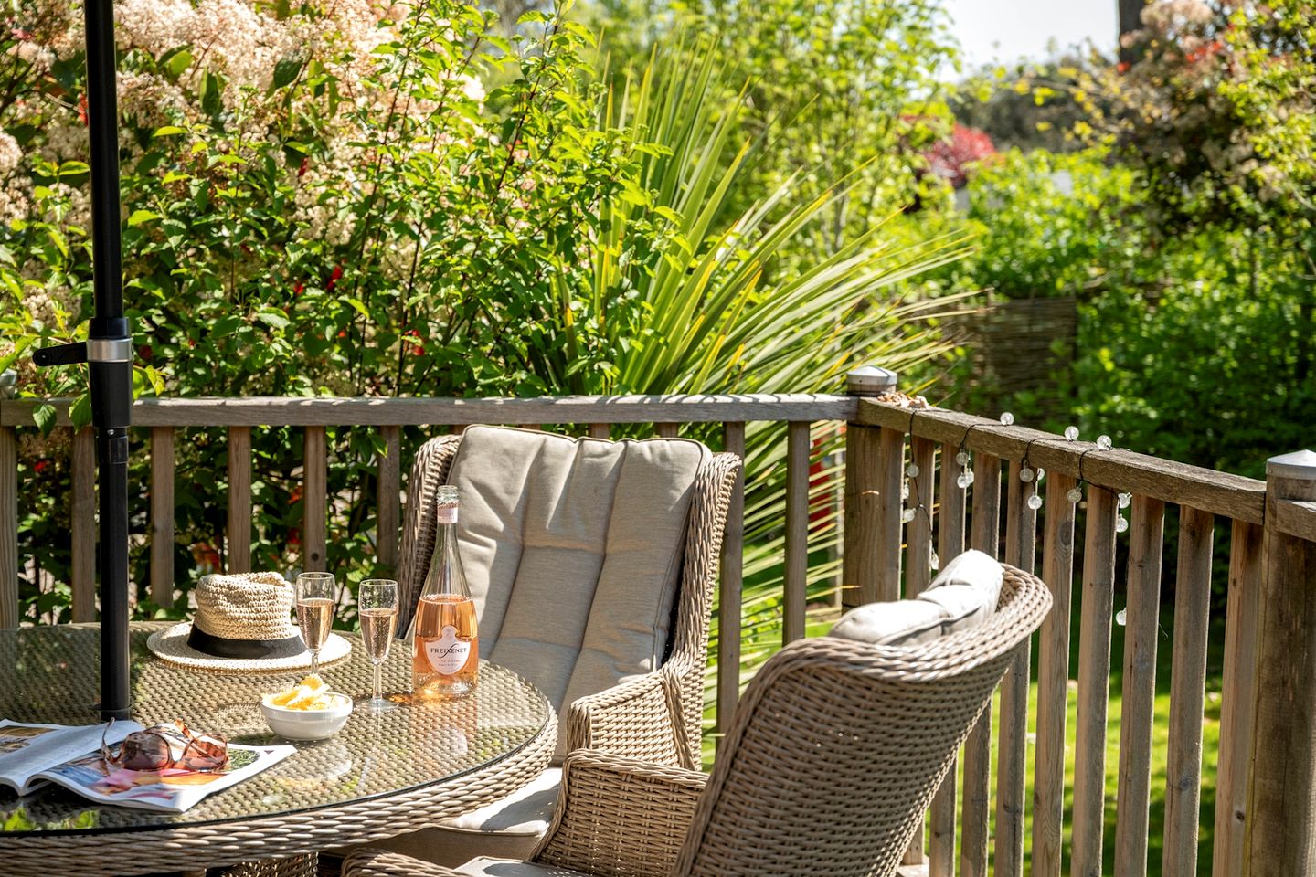 Romantic Woodland Retreat with Hot Tub near South Coast, Dorset
