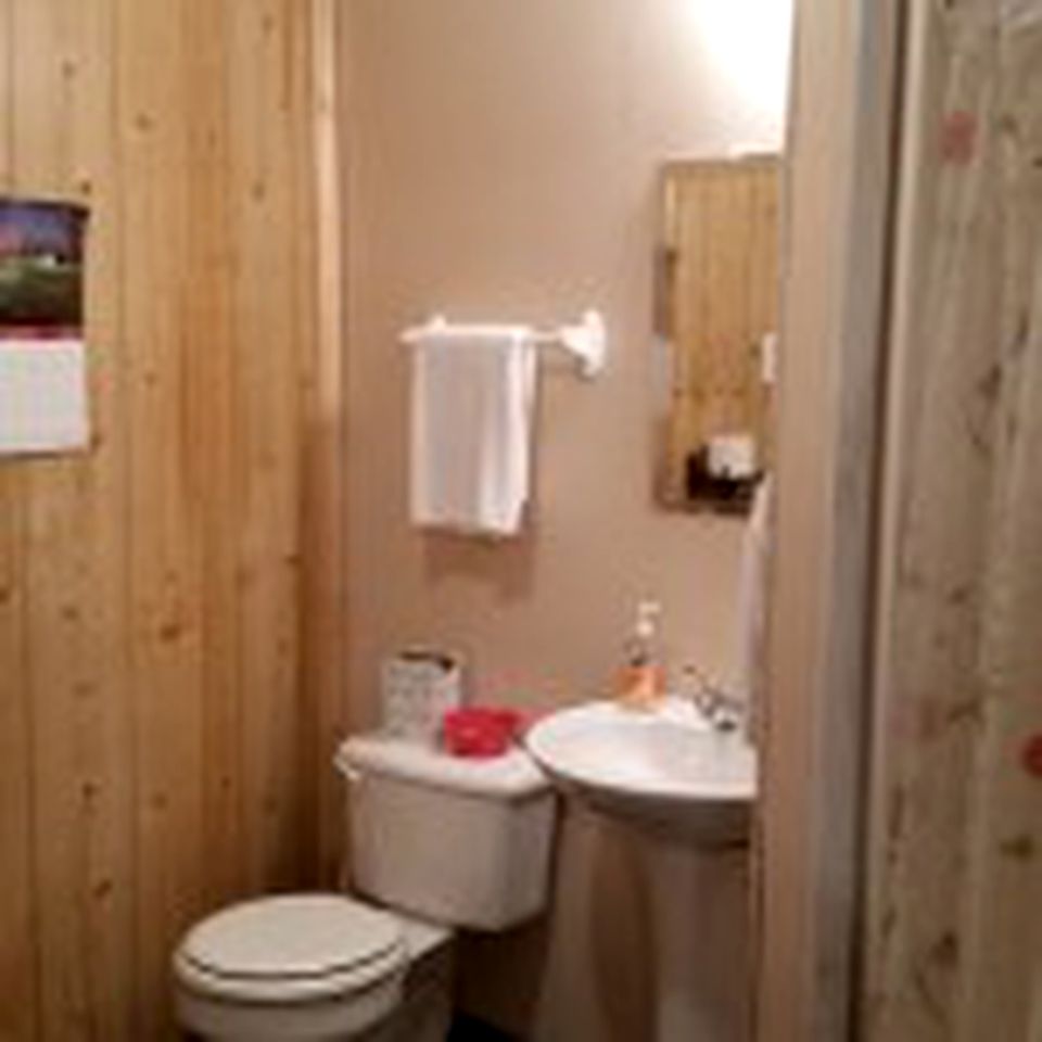 Vacation Rental in a Shared Cabin near the Mountain in Canton, Texas