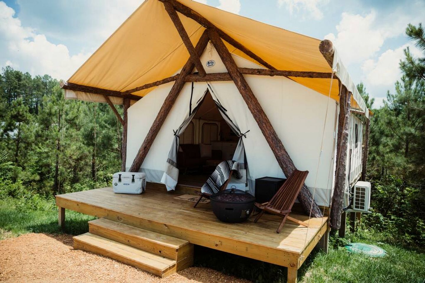 Gorgeous Safari Tent with Sauna Perfect for a Couple Retreat in Kentucky