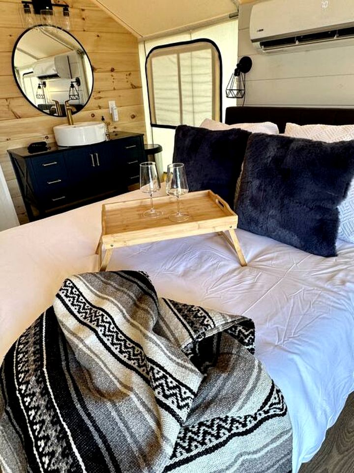 Gorgeous Safari Tent with Sauna Perfect for a Couple Retreat in Kentucky