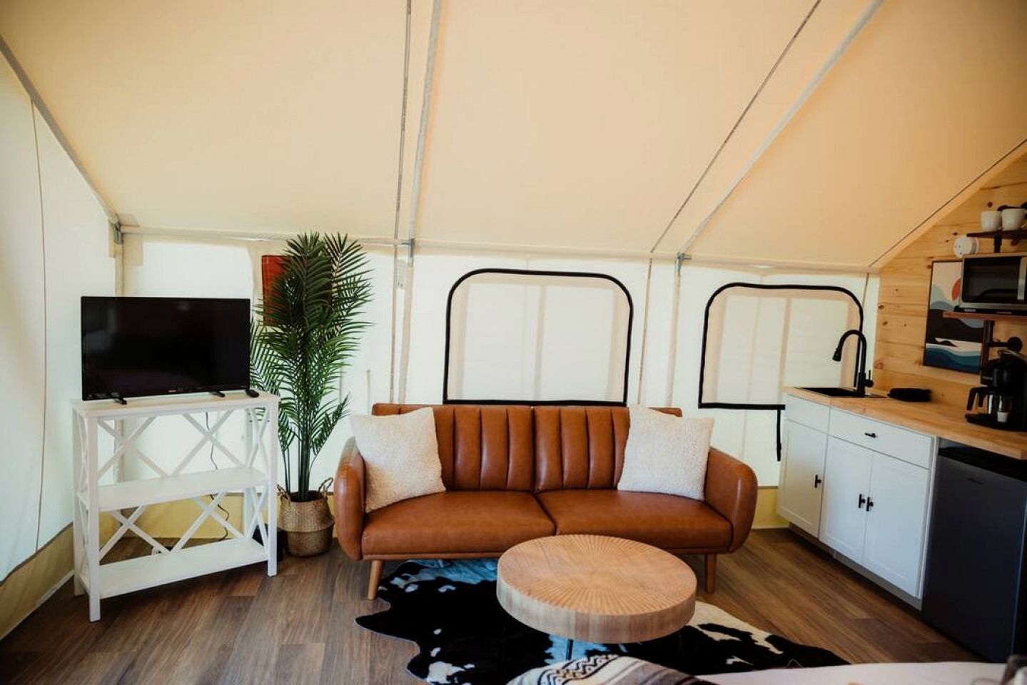 Gorgeous Safari Tent with Sauna Perfect for a Couple Retreat in Kentucky