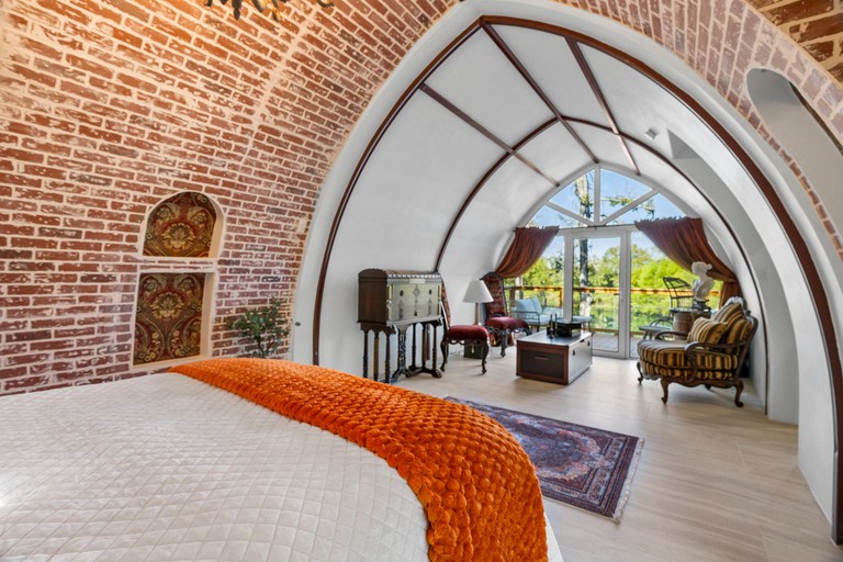 Domes (United States of America, Elgin, Texas)