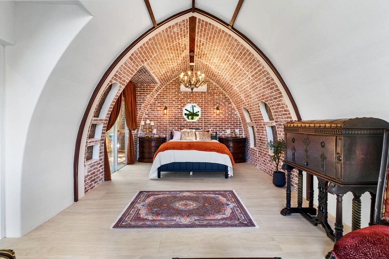 Domes (United States of America, Elgin, Texas)